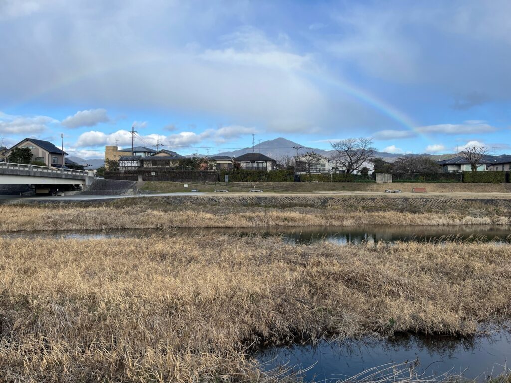 比叡山と虹